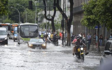 Principais cuidados com o carro na chuva